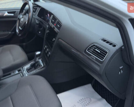 Белый Фольксваген e-Golf, объемом двигателя 0 л и пробегом 88 тыс. км за 14500 $, фото 44 на Automoto.ua