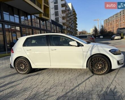Белый Фольксваген e-Golf, объемом двигателя 0 л и пробегом 129 тыс. км за 12800 $, фото 2 на Automoto.ua