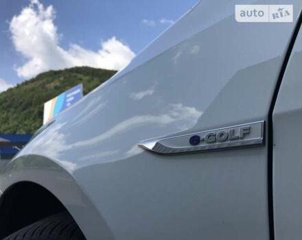 Белый Фольксваген e-Golf, объемом двигателя 0 л и пробегом 17 тыс. км за 15999 $, фото 18 на Automoto.ua