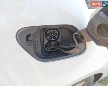 Белый Фольксваген e-Golf, объемом двигателя 0 л и пробегом 75 тыс. км за 14500 $, фото 5 на Automoto.ua