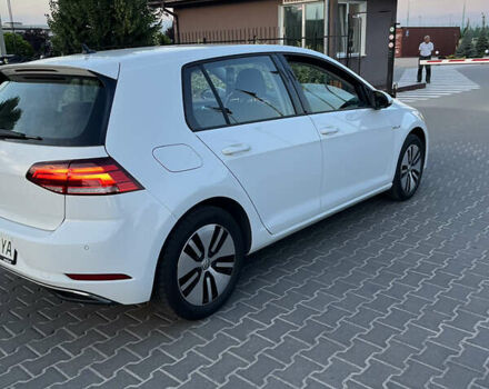 Белый Фольксваген e-Golf, объемом двигателя 0 л и пробегом 136 тыс. км за 13000 $, фото 1 на Automoto.ua