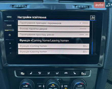 Белый Фольксваген e-Golf, объемом двигателя 0 л и пробегом 88 тыс. км за 15100 $, фото 68 на Automoto.ua