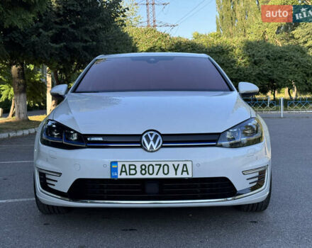 Белый Фольксваген e-Golf, объемом двигателя 0 л и пробегом 88 тыс. км за 15100 $, фото 14 на Automoto.ua