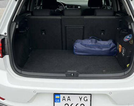 Белый Фольксваген e-Golf, объемом двигателя 0 л и пробегом 75 тыс. км за 15500 $, фото 11 на Automoto.ua