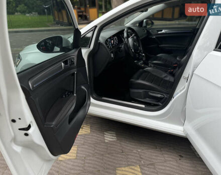 Белый Фольксваген e-Golf, объемом двигателя 0 л и пробегом 145 тыс. км за 14590 $, фото 50 на Automoto.ua