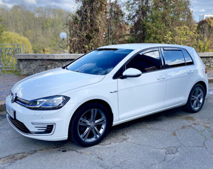 Белый Фольксваген e-Golf, объемом двигателя 0 л и пробегом 35 тыс. км за 16999 $, фото 1 на Automoto.ua