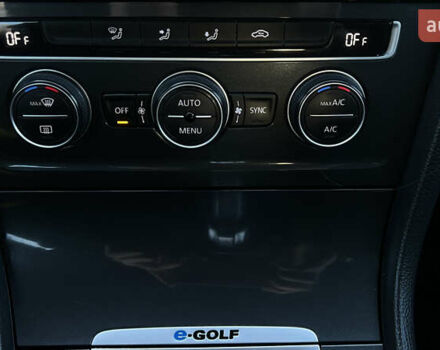 Белый Фольксваген e-Golf, объемом двигателя 0 л и пробегом 84 тыс. км за 13250 $, фото 117 на Automoto.ua