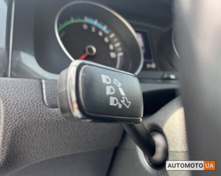 Білий Фольксваген e-Golf, об'ємом двигуна 36 л та пробігом 70 тис. км за 16590 $, фото 15 на Automoto.ua