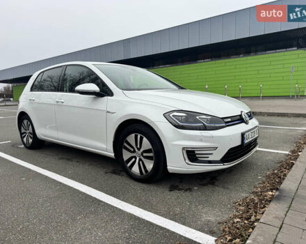 Белый Фольксваген e-Golf, объемом двигателя 0 л и пробегом 117 тыс. км за 15800 $, фото 10 на Automoto.ua