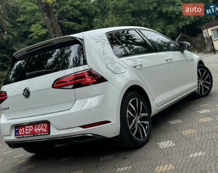 Белый Фольксваген e-Golf, объемом двигателя 0 л и пробегом 145 тыс. км за 14590 $, фото 32 на Automoto.ua