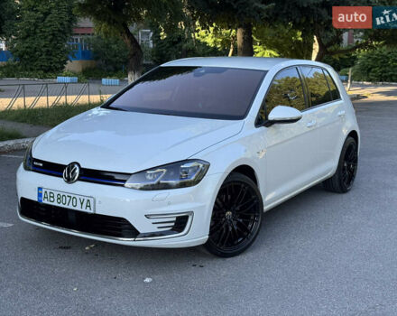 Белый Фольксваген e-Golf, объемом двигателя 0 л и пробегом 88 тыс. км за 15100 $, фото 1 на Automoto.ua