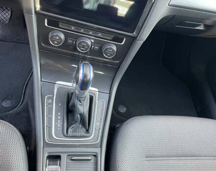 Белый Фольксваген e-Golf, объемом двигателя 0 л и пробегом 35 тыс. км за 14750 $, фото 25 на Automoto.ua