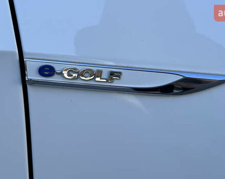 Белый Фольксваген e-Golf, объемом двигателя 0 л и пробегом 84 тыс. км за 13250 $, фото 41 на Automoto.ua
