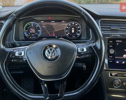 Белый Фольксваген e-Golf, объемом двигателя 0 л и пробегом 84 тыс. км за 13250 $, фото 96 на Automoto.ua