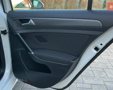 Белый Фольксваген e-Golf, объемом двигателя 0 л и пробегом 84 тыс. км за 13250 $, фото 74 на Automoto.ua