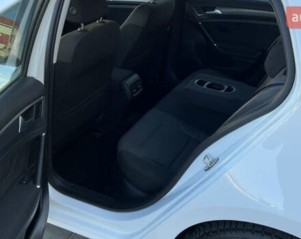 Белый Фольксваген e-Golf, объемом двигателя 0 л и пробегом 84 тыс. км за 13250 $, фото 69 на Automoto.ua