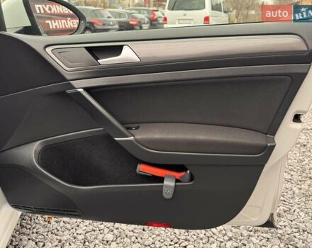 Белый Фольксваген e-Golf, объемом двигателя 0 л и пробегом 170 тыс. км за 13000 $, фото 16 на Automoto.ua