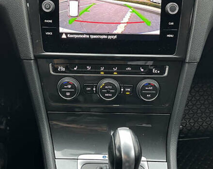 Белый Фольксваген e-Golf, объемом двигателя 0 л и пробегом 75 тыс. км за 15500 $, фото 13 на Automoto.ua