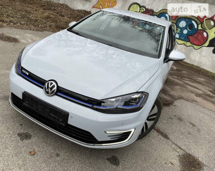 Белый Фольксваген e-Golf, объемом двигателя 0 л и пробегом 60 тыс. км за 15900 $, фото 17 на Automoto.ua