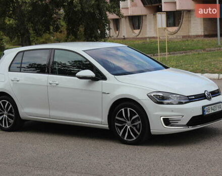 Белый Фольксваген e-Golf, объемом двигателя 0 л и пробегом 68 тыс. км за 14999 $, фото 12 на Automoto.ua