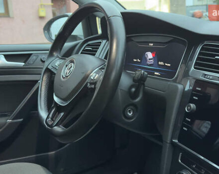 Белый Фольксваген e-Golf, объемом двигателя 0 л и пробегом 88 тыс. км за 14500 $, фото 48 на Automoto.ua