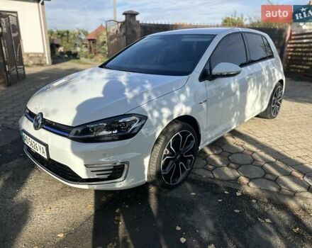 Белый Фольксваген e-Golf, объемом двигателя 0 л и пробегом 48 тыс. км за 13900 $, фото 2 на Automoto.ua