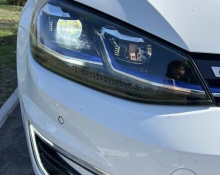 Белый Фольксваген e-Golf, объемом двигателя 0 л и пробегом 44 тыс. км за 16800 $, фото 11 на Automoto.ua
