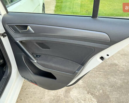 Белый Фольксваген e-Golf, объемом двигателя 0 л и пробегом 73 тыс. км за 17900 $, фото 48 на Automoto.ua