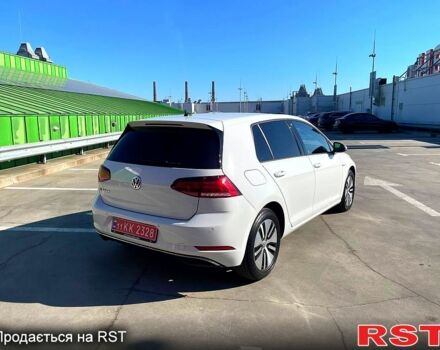 Белый Фольксваген e-Golf, объемом двигателя 100 л и пробегом 124 тыс. км за 13400 $, фото 3 на Automoto.ua