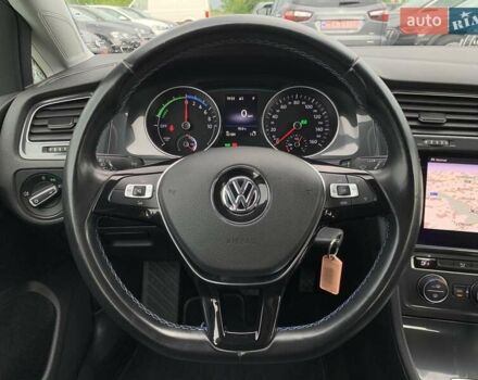 Белый Фольксваген e-Golf, объемом двигателя 0 л и пробегом 32 тыс. км за 14400 $, фото 16 на Automoto.ua