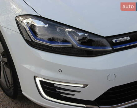 Белый Фольксваген e-Golf, объемом двигателя 0 л и пробегом 69 тыс. км за 13999 $, фото 15 на Automoto.ua