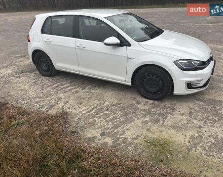 Белый Фольксваген e-Golf, объемом двигателя 0 л и пробегом 67 тыс. км за 16000 $, фото 2 на Automoto.ua