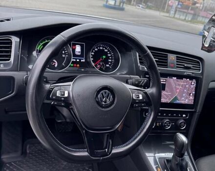 Белый Фольксваген e-Golf, объемом двигателя 0 л и пробегом 71 тыс. км за 12999 $, фото 34 на Automoto.ua