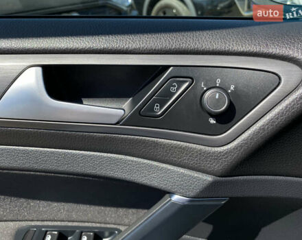 Белый Фольксваген e-Golf, объемом двигателя 0 л и пробегом 22 тыс. км за 14400 $, фото 19 на Automoto.ua