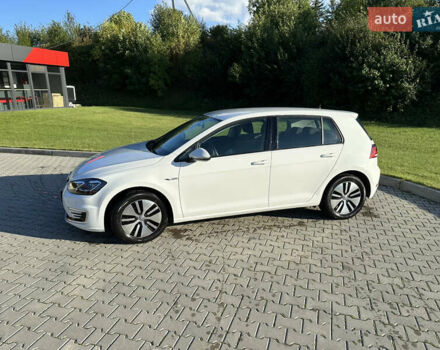Белый Фольксваген e-Golf, объемом двигателя 0 л и пробегом 16 тыс. км за 16800 $, фото 1 на Automoto.ua