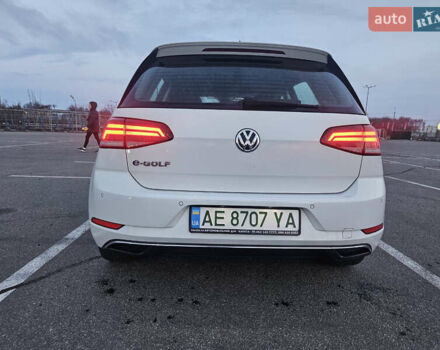Белый Фольксваген e-Golf, объемом двигателя 0 л и пробегом 115 тыс. км за 14900 $, фото 5 на Automoto.ua