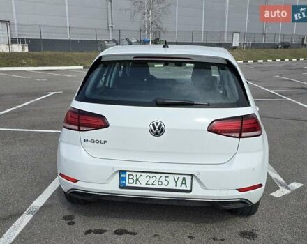 Белый Фольксваген e-Golf, объемом двигателя 0 л и пробегом 96 тыс. км за 14441 $, фото 18 на Automoto.ua
