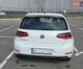 Белый Фольксваген e-Golf, объемом двигателя 0 л и пробегом 96 тыс. км за 14441 $, фото 18 на Automoto.ua