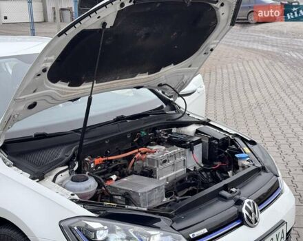 Белый Фольксваген e-Golf, объемом двигателя 0 л и пробегом 71 тыс. км за 12999 $, фото 27 на Automoto.ua
