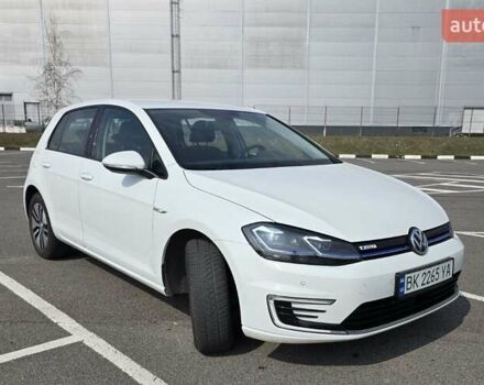 Белый Фольксваген e-Golf, объемом двигателя 0 л и пробегом 96 тыс. км за 14441 $, фото 6 на Automoto.ua