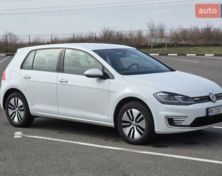 Белый Фольксваген e-Golf, объемом двигателя 0 л и пробегом 96 тыс. км за 14441 $, фото 8 на Automoto.ua