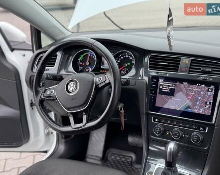 Белый Фольксваген e-Golf, объемом двигателя 0 л и пробегом 71 тыс. км за 12999 $, фото 37 на Automoto.ua