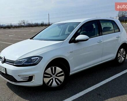 Белый Фольксваген e-Golf, объемом двигателя 0 л и пробегом 96 тыс. км за 14441 $, фото 3 на Automoto.ua