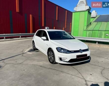 Белый Фольксваген e-Golf, объемом двигателя 0 л и пробегом 124 тыс. км за 13490 $, фото 2 на Automoto.ua