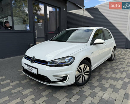 Белый Фольксваген e-Golf, объемом двигателя 0 л и пробегом 137 тыс. км за 13800 $, фото 10 на Automoto.ua