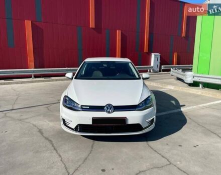Белый Фольксваген e-Golf, объемом двигателя 0 л и пробегом 124 тыс. км за 13490 $, фото 1 на Automoto.ua