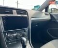 Белый Фольксваген e-Golf, объемом двигателя 0 л и пробегом 63 тыс. км за 13499 $, фото 79 на Automoto.ua