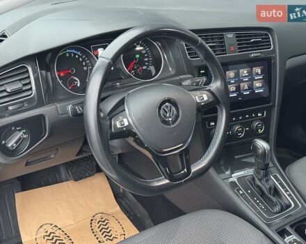 Білий Фольксваген e-Golf, об'ємом двигуна 0 л та пробігом 79 тис. км за 13900 $, фото 14 на Automoto.ua