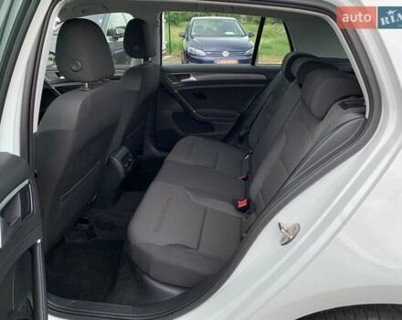 Белый Фольксваген e-Golf, объемом двигателя 0 л и пробегом 32 тыс. км за 14400 $, фото 56 на Automoto.ua