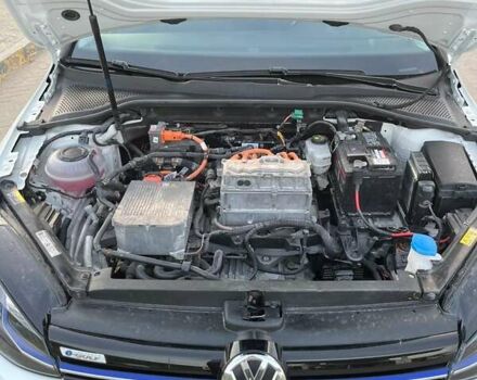 Белый Фольксваген e-Golf, объемом двигателя 0 л и пробегом 138 тыс. км за 11200 $, фото 4 на Automoto.ua
